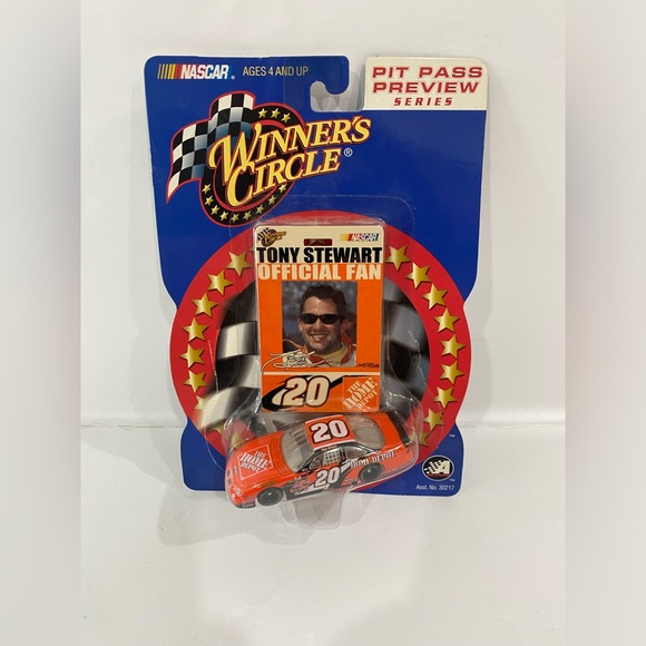 2002 NASCAR Winners Circle 03218 Tony Stewart #20 Pit Pass Preview 1:64 - Picture 1 of 4